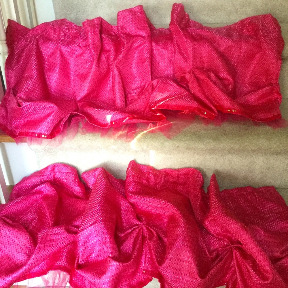 2 Teen curtain shams
